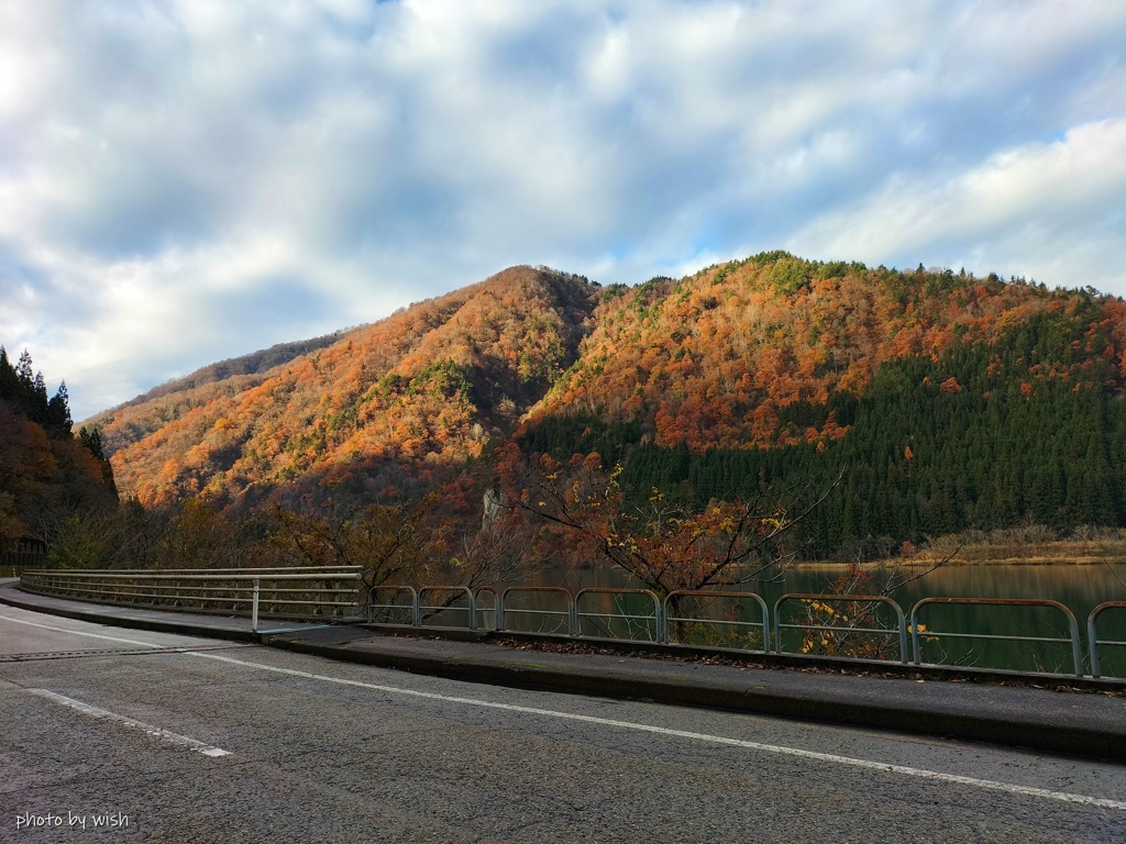 紅葉の山並み