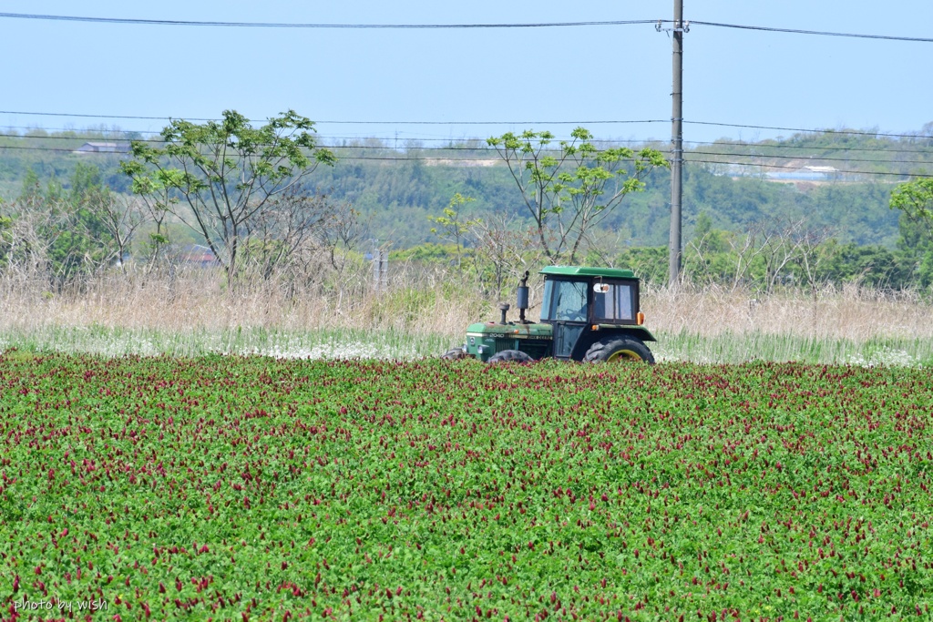 走るトラクター