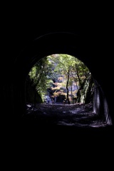 トンネルを抜けると