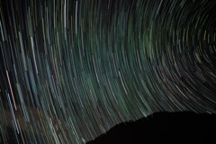 丹沢湖の駐車場から眺めた星空