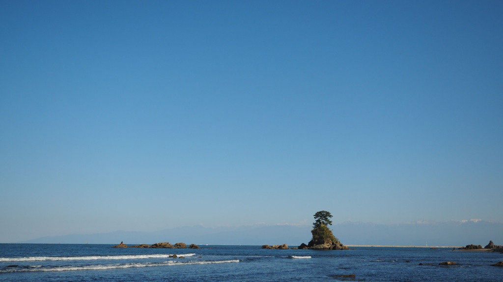 秋の立山連峰冠雪と雨晴海岸1　2014年10月18日土曜日
