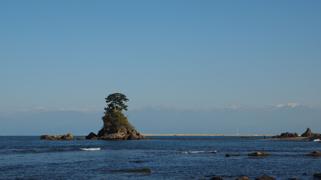 秋の立山連峰冠雪と雨晴海岸4　2014年10月18日土曜日