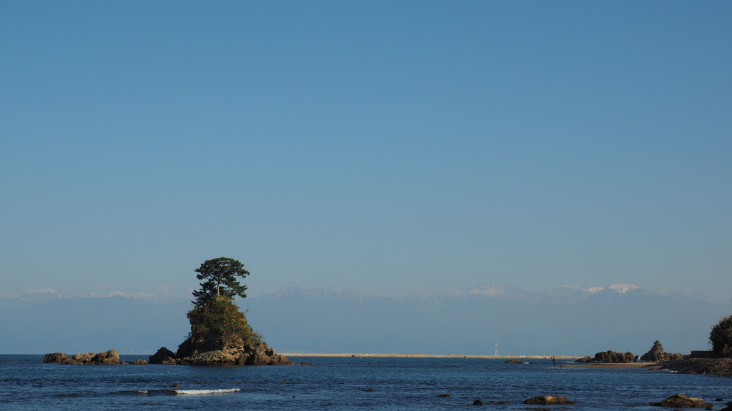 秋の立山連峰冠雪と雨晴海岸3　2014年10月18日土曜日