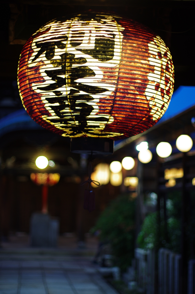 宵闇の赤提灯