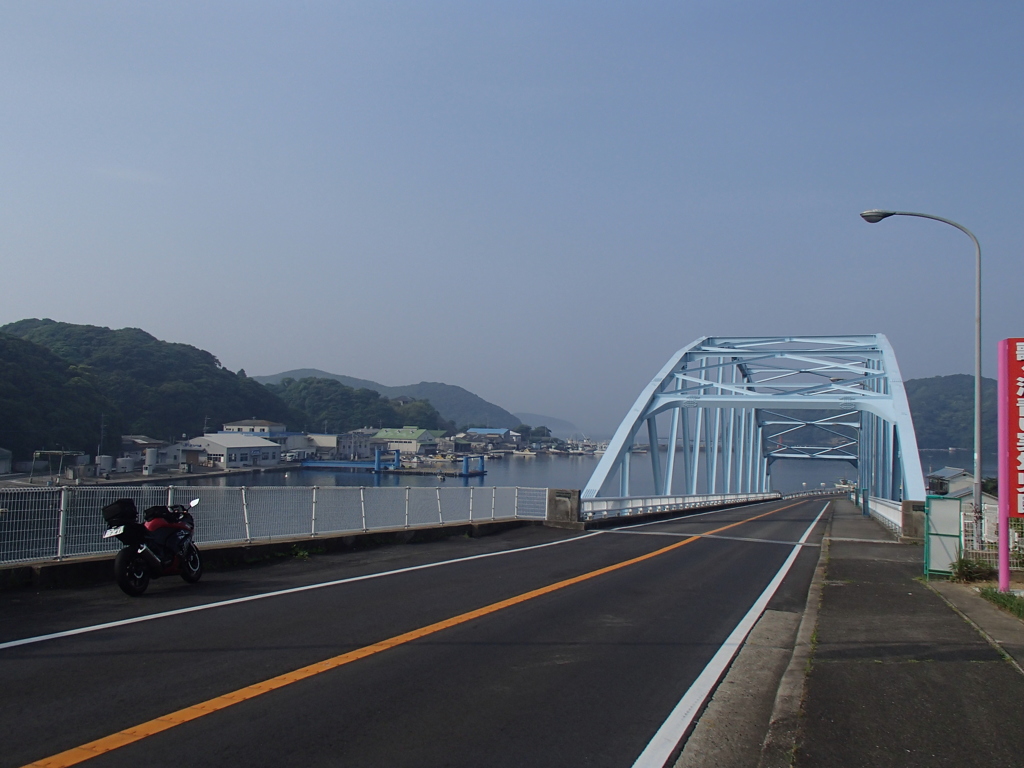 端と漁村とばいく