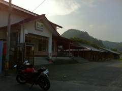 早朝の彦山駅