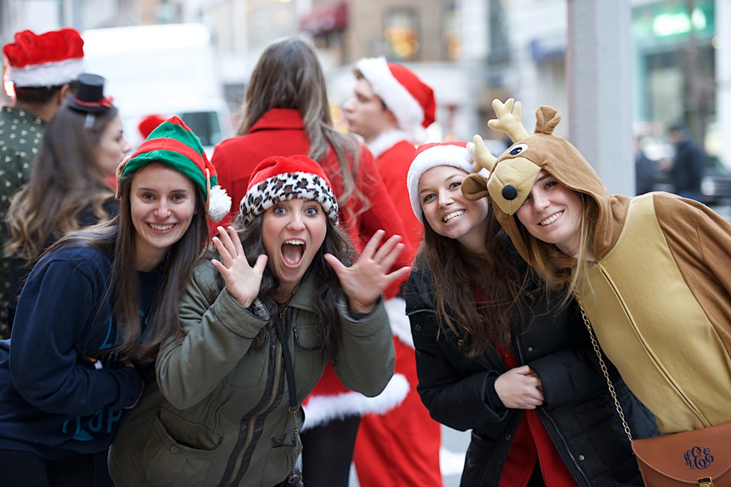 Many Santas are coming!!