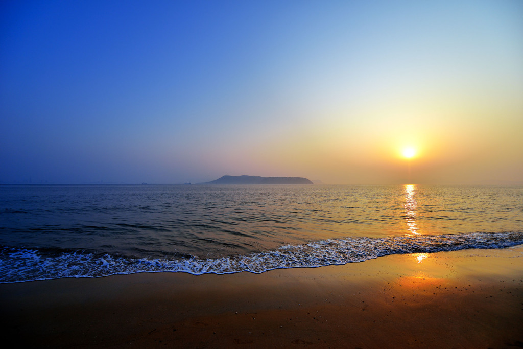 夕陽に染まる島。20140202