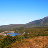 ビーナスラインから見る白樺湖と蓼科山