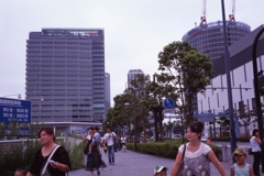 完成した日産本社と建設中の富士ゼロックスR&Dスクエア