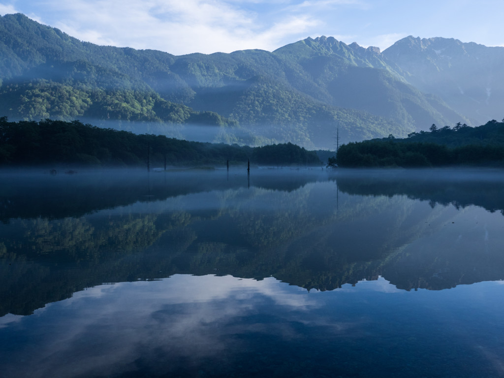 湖畔の朝