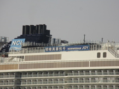 博多港にて　NORWEGIAN JOYが寄港です　④