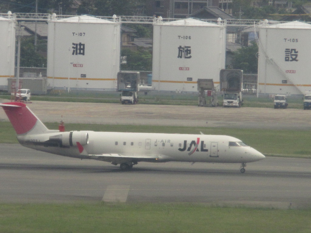アーク塗装のCRJ200到着