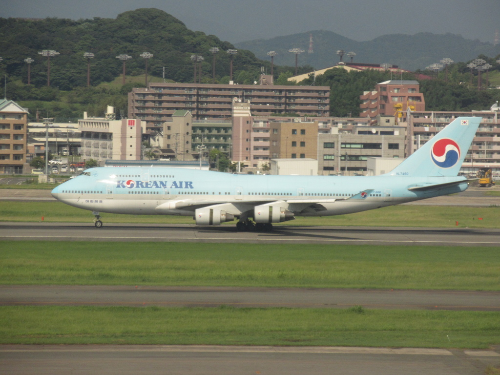 KOREAN AIR  747-400  HL7460 ①