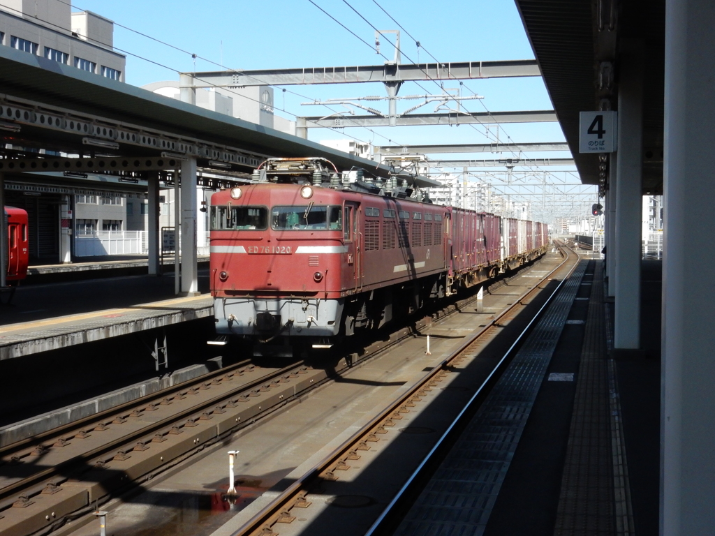 吉塚駅を通過のED76貨物　②