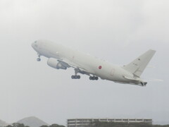 離陸　航空自衛隊　KC-767