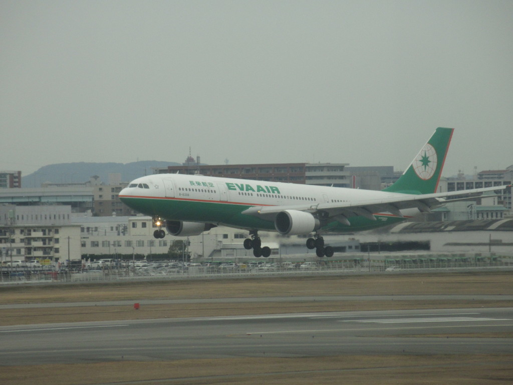 EVA A330-200  ①