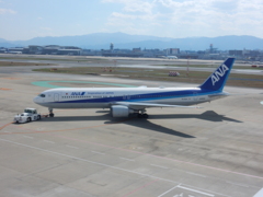 ANA  B767-300ERの出発　福岡空港にて　②