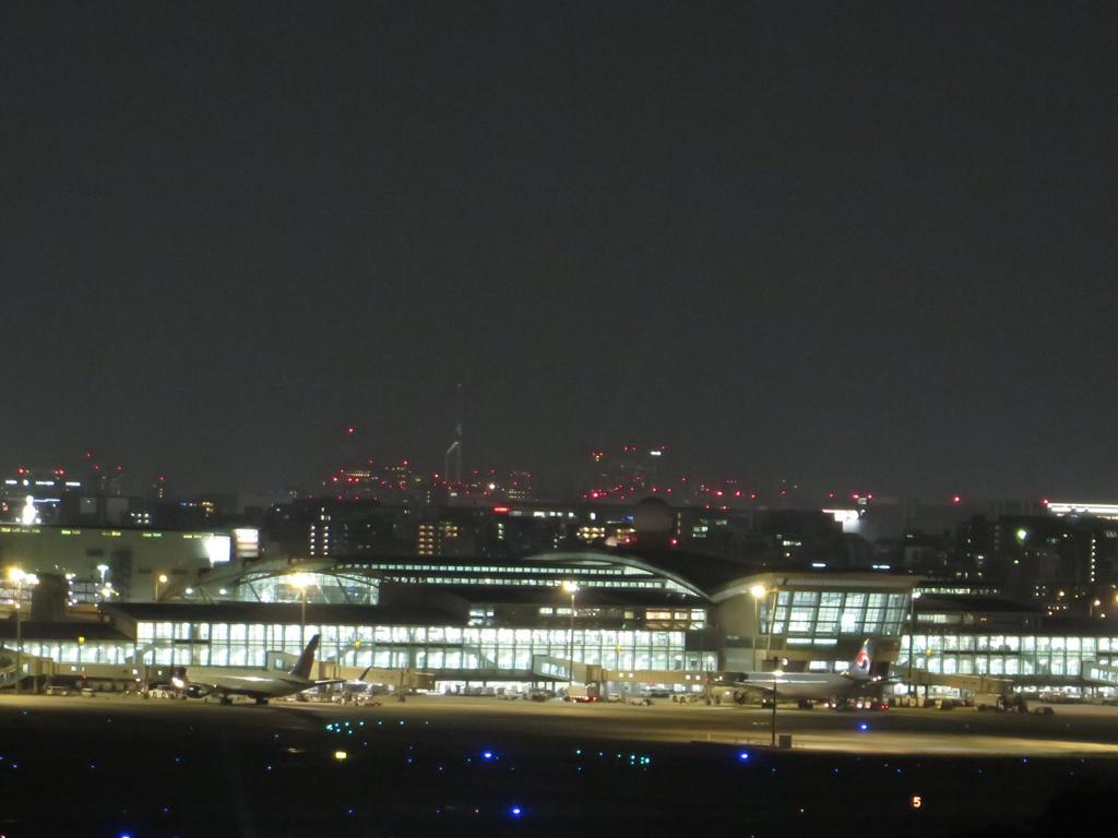 夜の福岡空港①