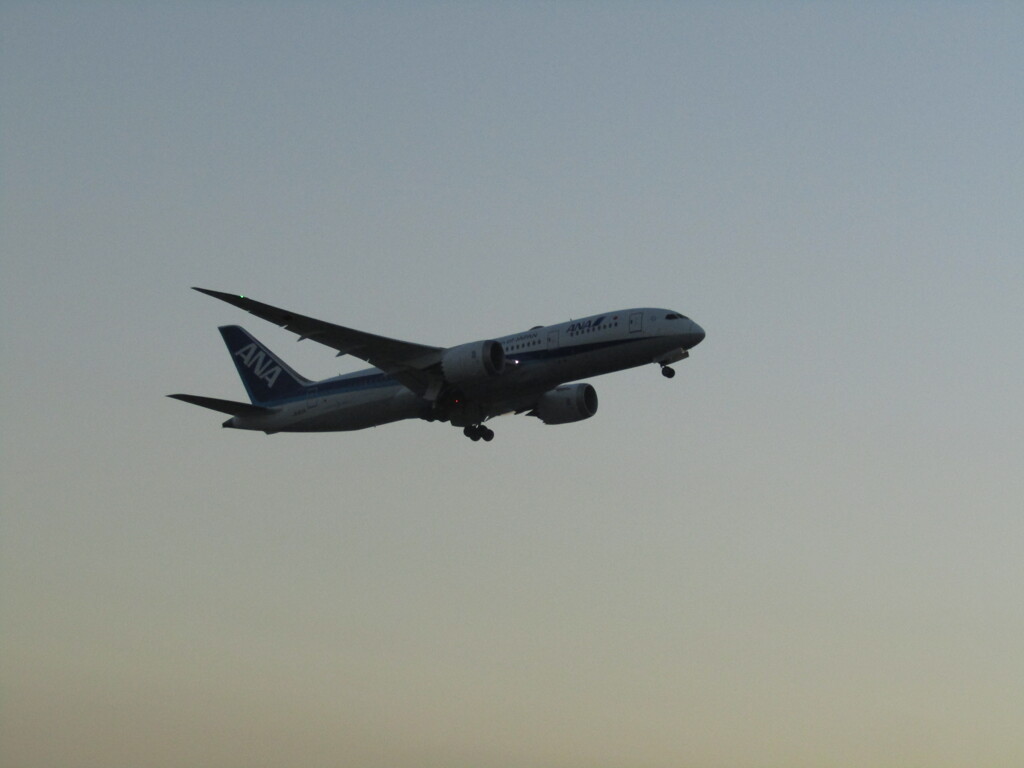 夕暮れの福岡空港にて　③