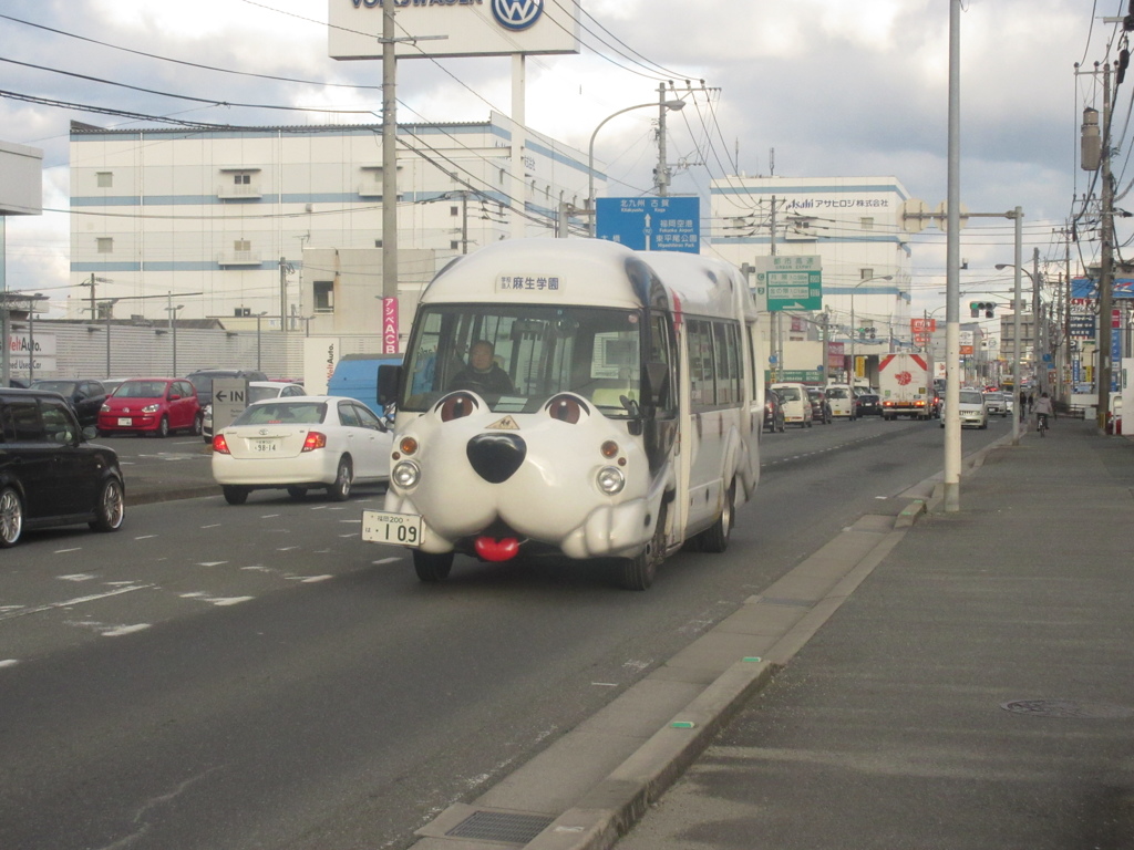 ワンちゃんの柄の幼稚園バス
