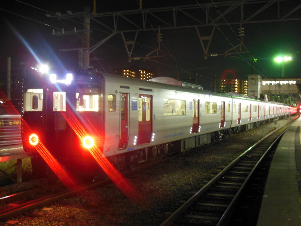 停車中の821系　①