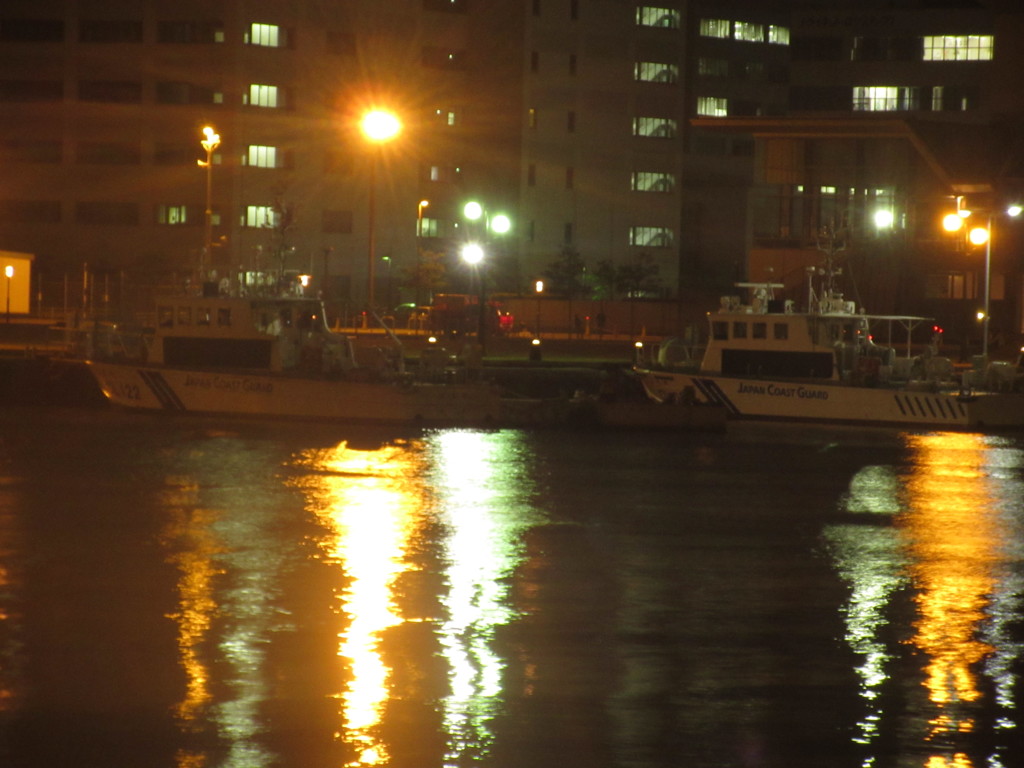夜の博多港にて③