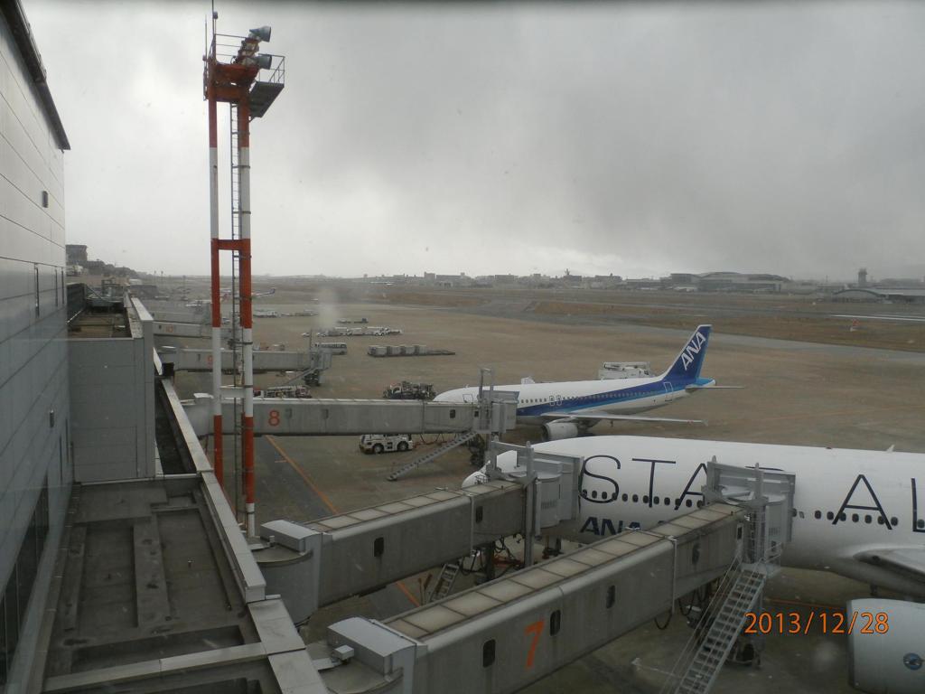 雪の日の福岡空港