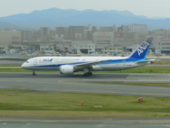 ANA B787-8 福岡空港離陸　①