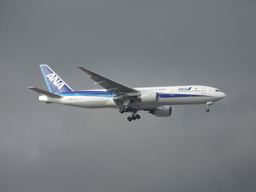 ANA　B777-200　JA702A着陸