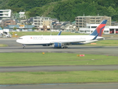 DELTA　B767-300　N181DN着陸