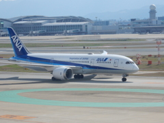 ANA  B787-8の到着　福岡空港にて　①