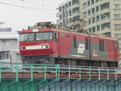 橋梁を通過するEH500-46機関車①