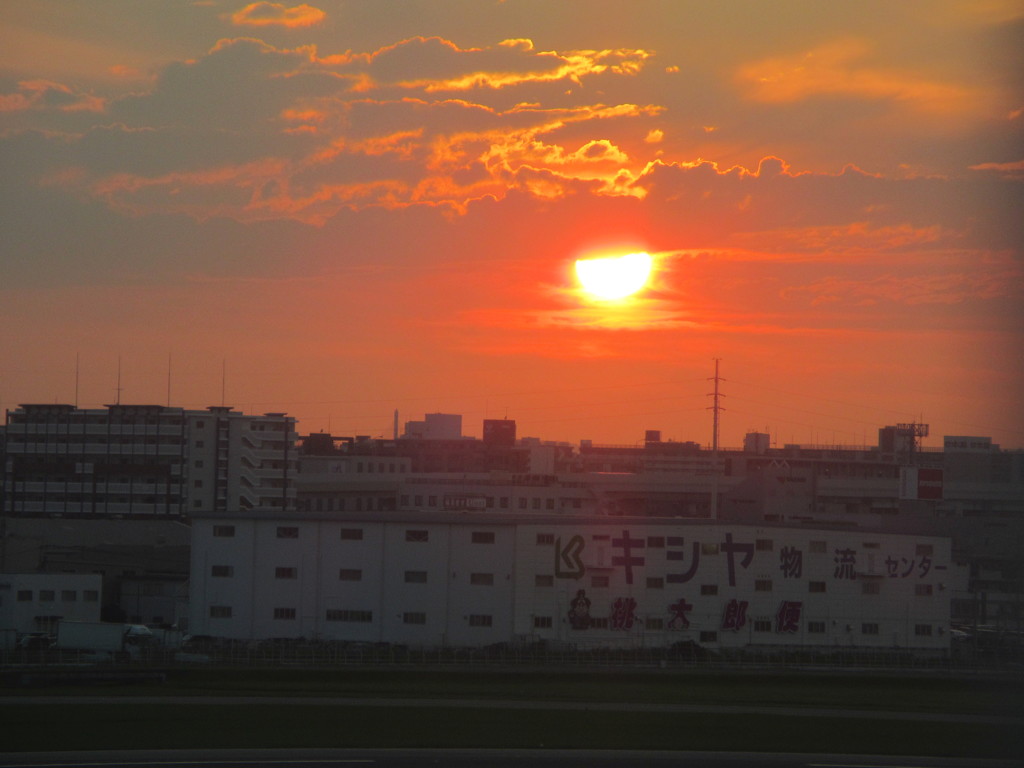 福岡空港からの夕日