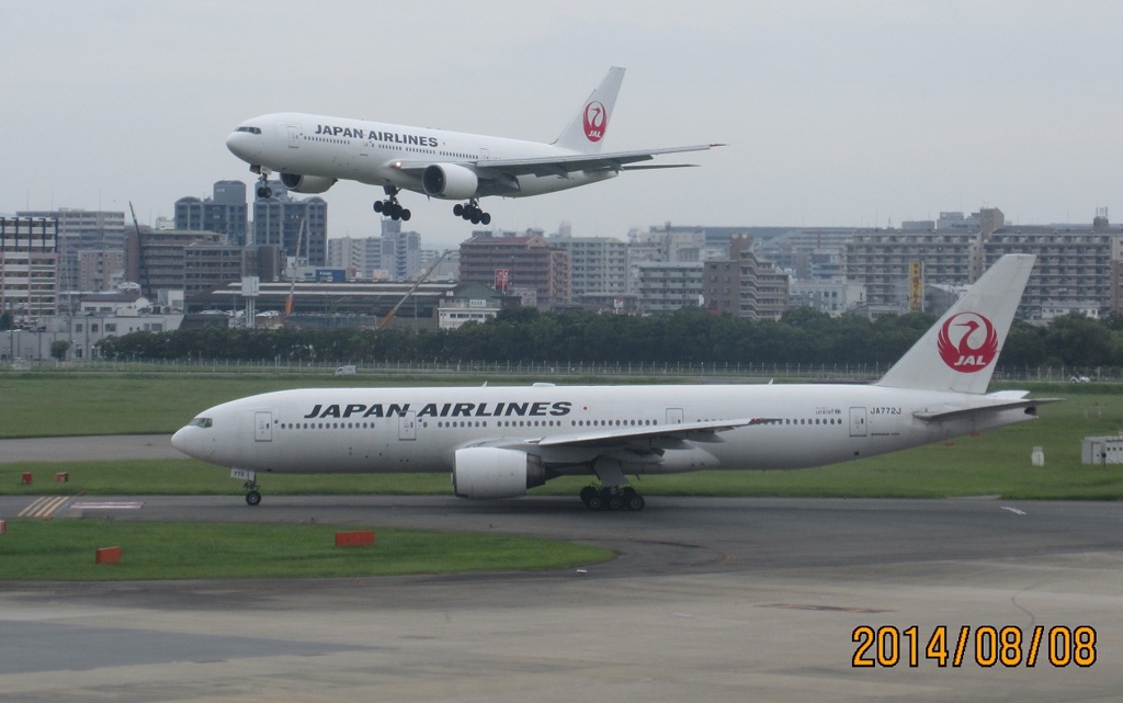 ２機のJALの777