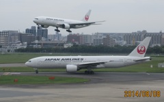 ２機のJALの777
