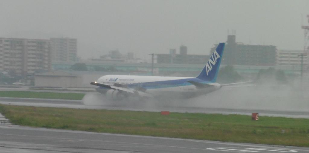 雨の中の滑走⑦