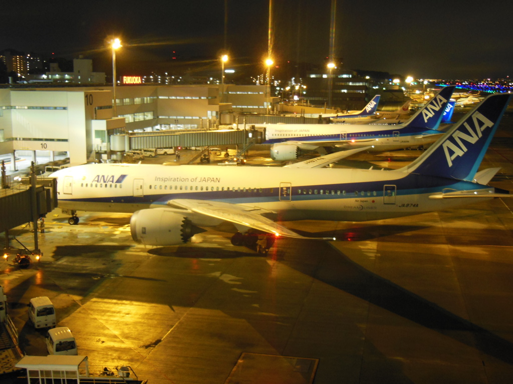 夜の福岡空港にて　①