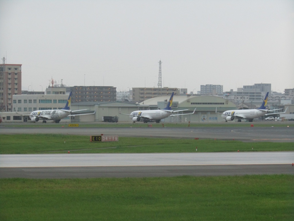 台風の影響で福岡空港で待機する機体　⑨