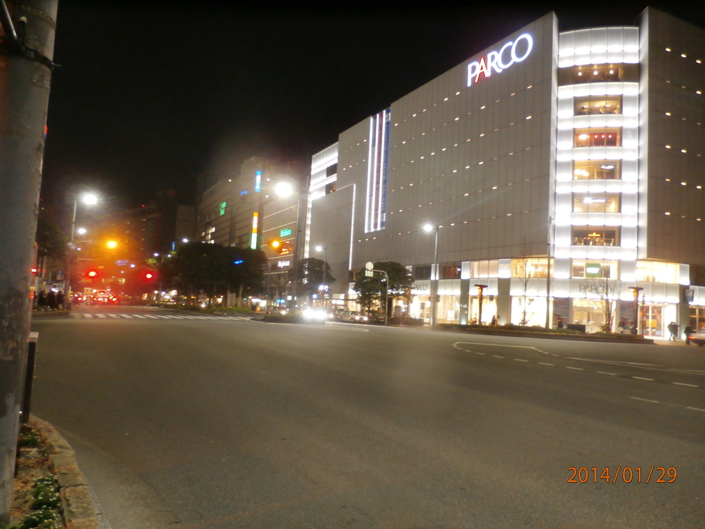 夜の天神大通り