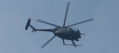 上空を飛ぶ自衛隊へり②