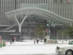 豪雪の博多駅前③