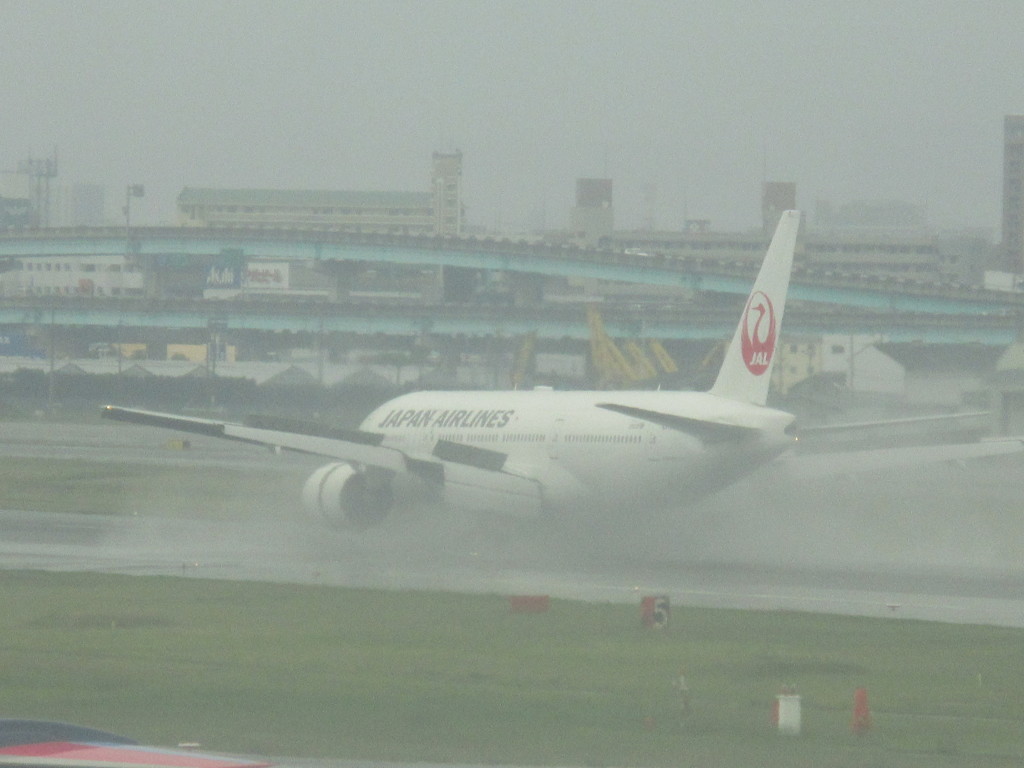 JAL  B777の着陸
