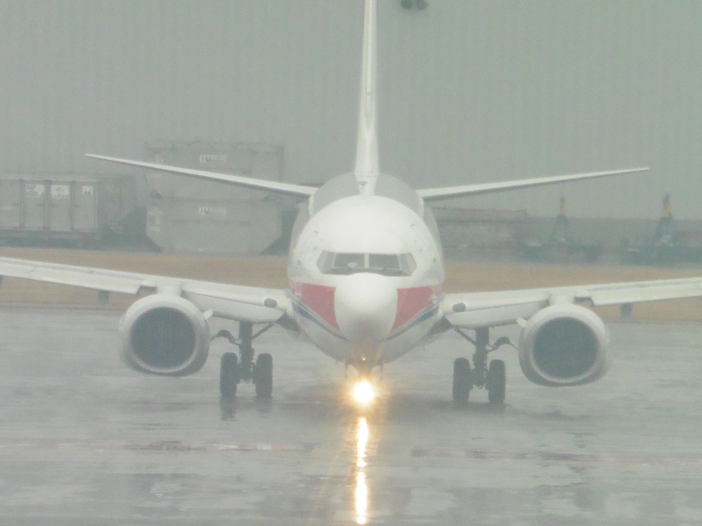 雨の福岡空港③