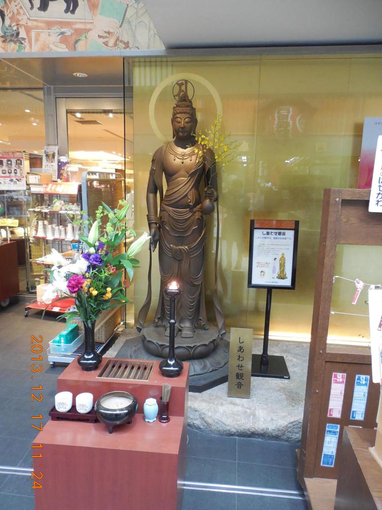 福岡市博多区川端商店街内のしあわせ観音