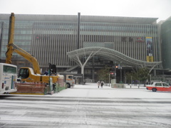 豪雪の博多駅前②