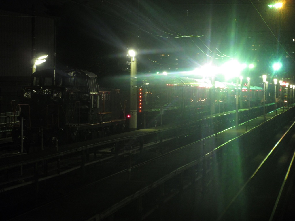 夜の列車の車両基地②