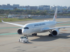 JAL  A350　福岡空港出発　①