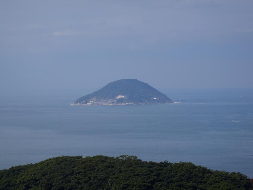 能古島から眺める玄海島