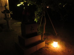 夜の明かりとお稲荷さん